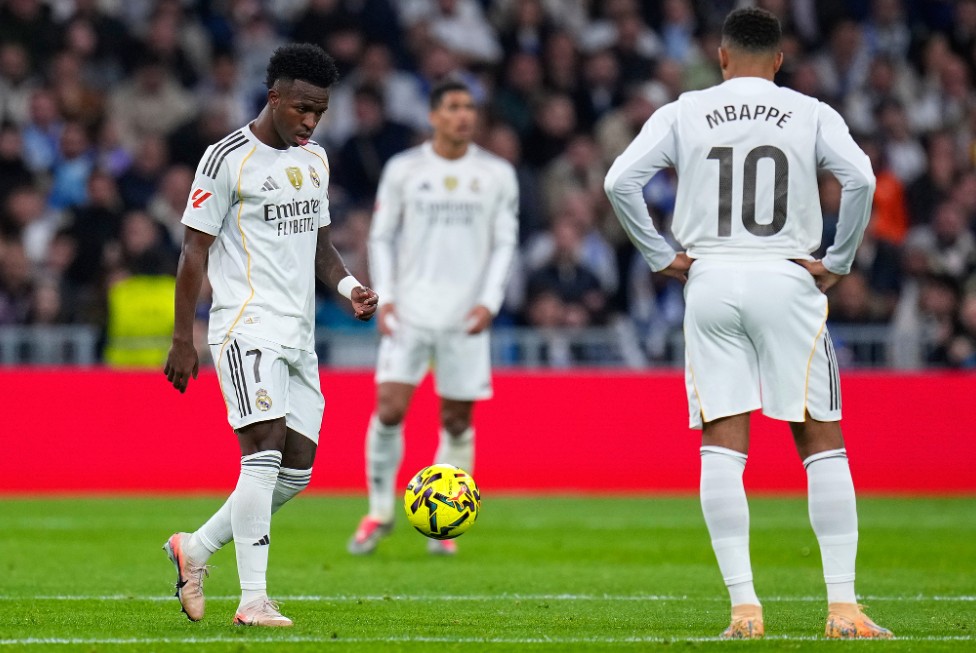 ราชันชุดขาว